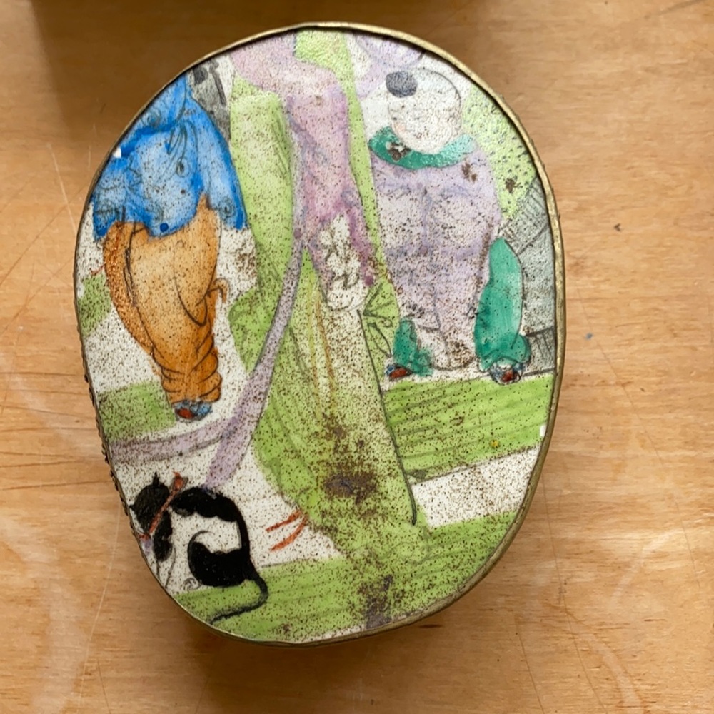 Porcelain box 3 1/2 x 3 1/2